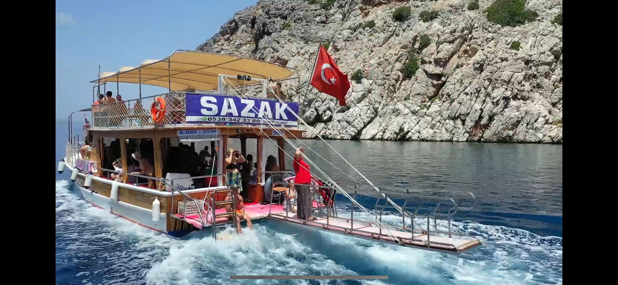 Tekne güvertesinde deniz keyfi